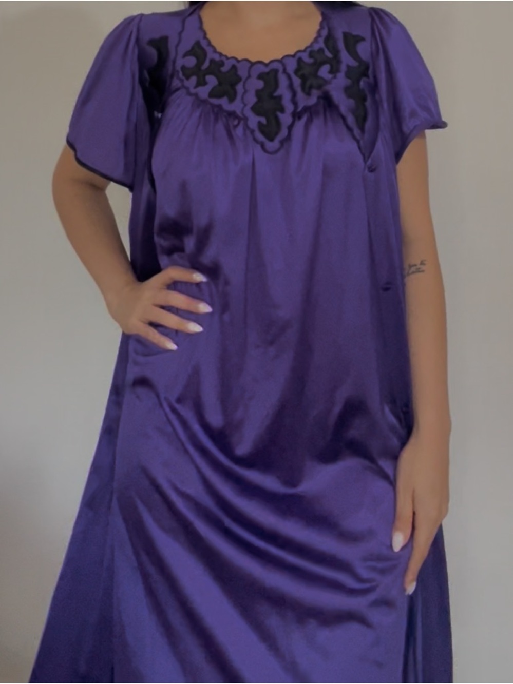 VINTAGE Vanity Fair Nightgown, Robe 2 Pieces Size M Button Down NWT
